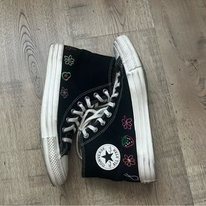 Black Converse with flowers